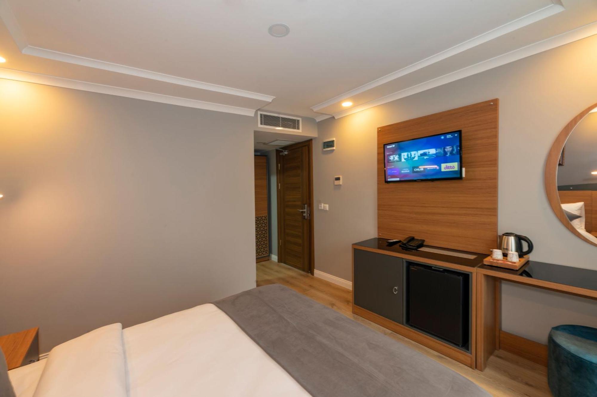 Deluxe Double or Twin Room
