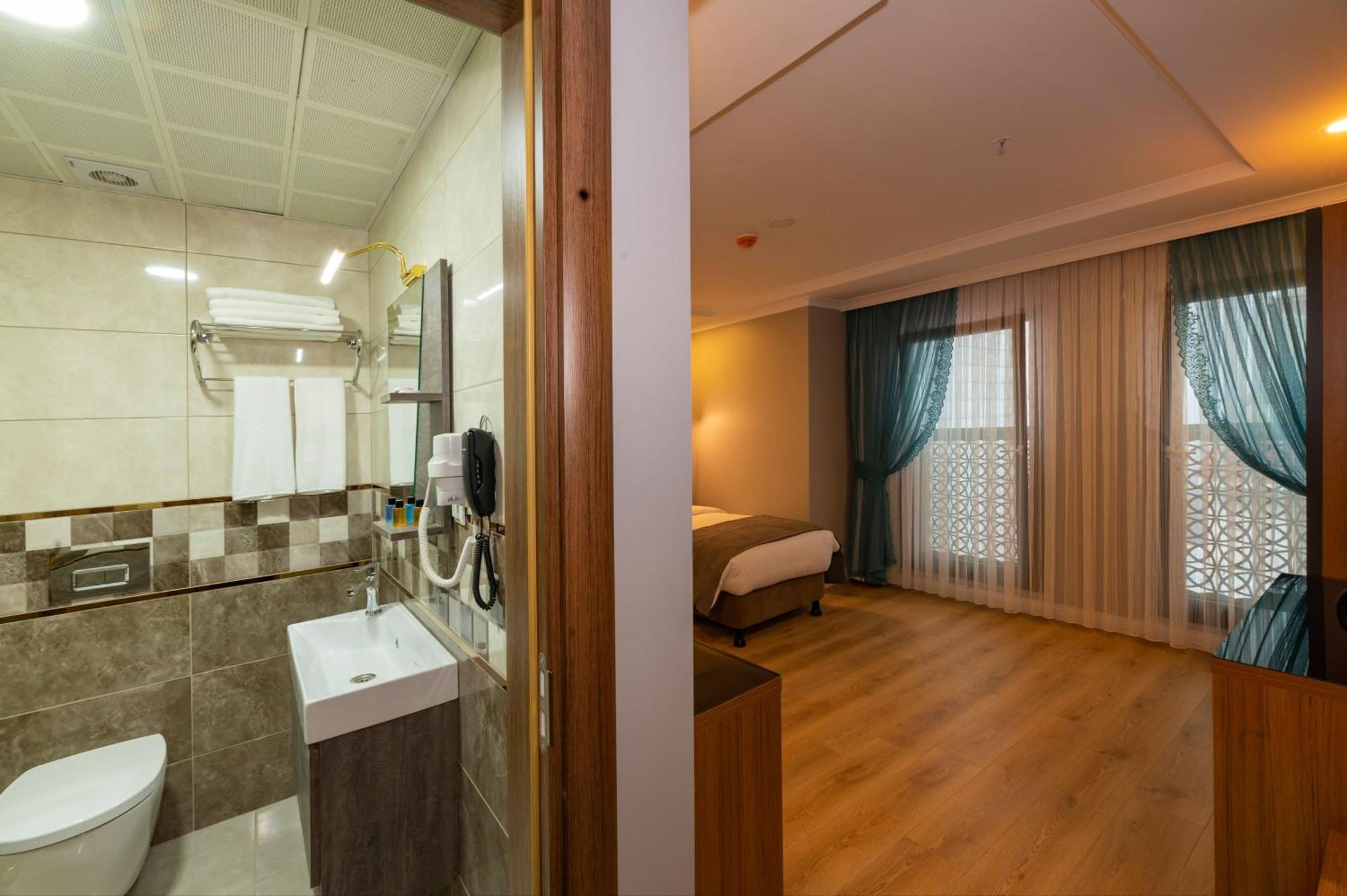 Deluxe Double or Twin Room