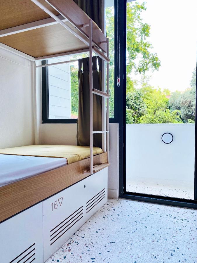 Bed in een Gemengde Slaapzaal met 6 Bedden