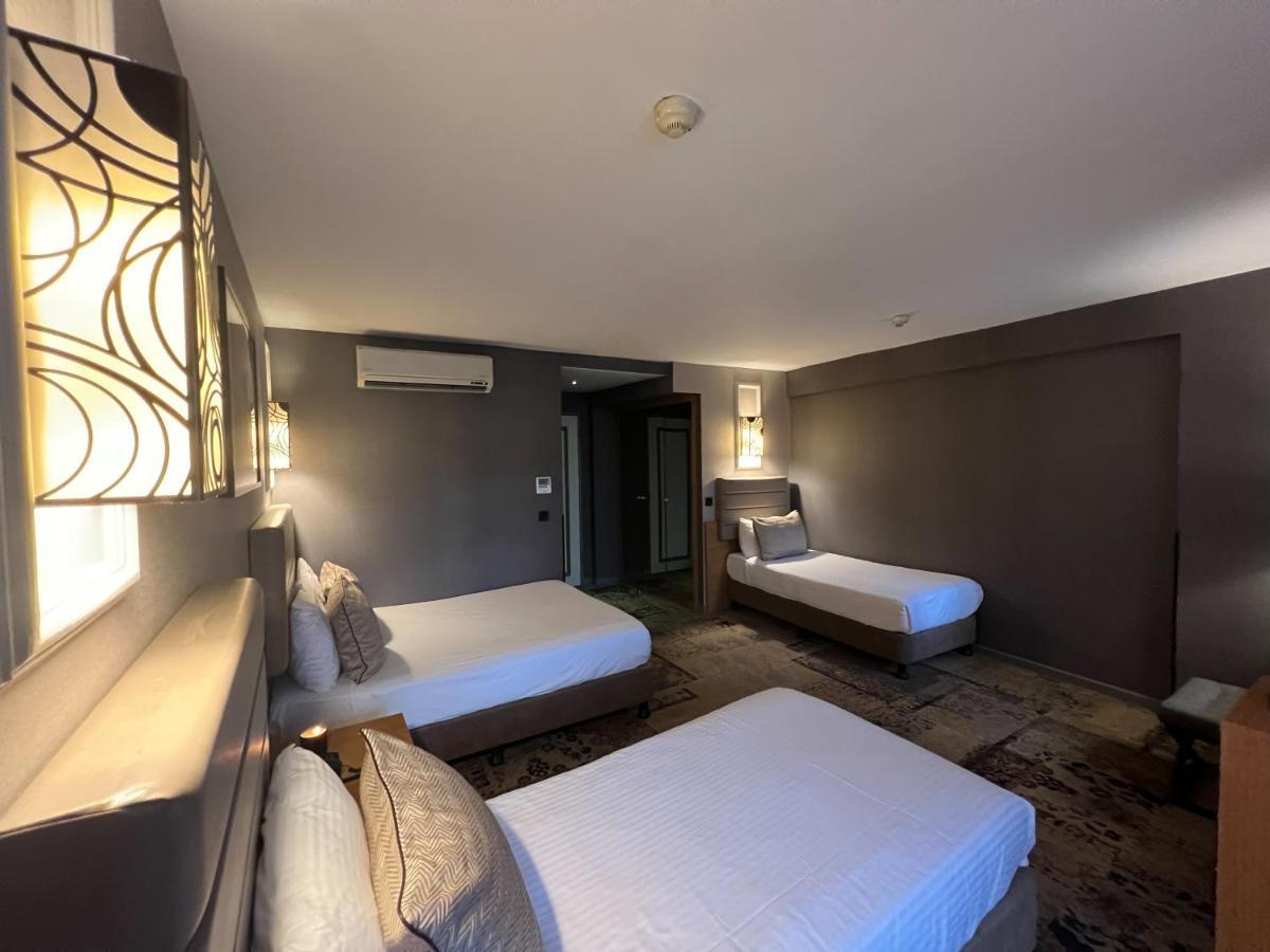 Family Room,1293511027:JPEG