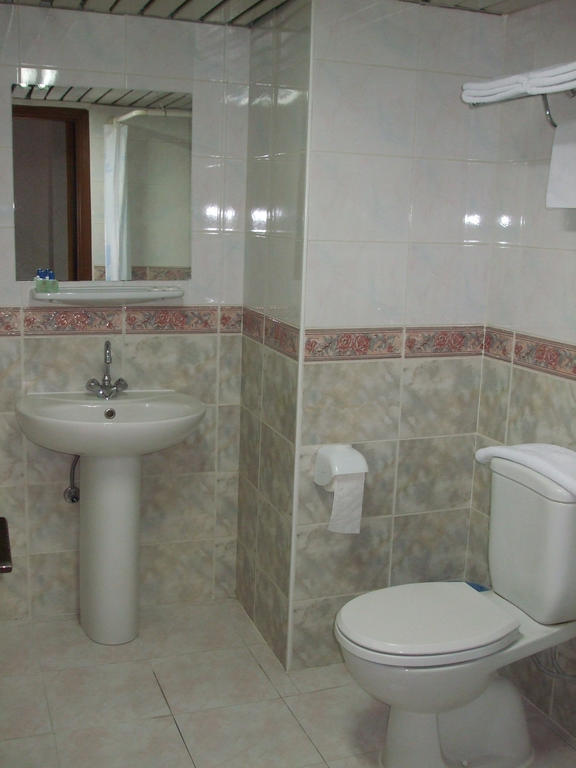 Standard Family Room,154407037:JPEG