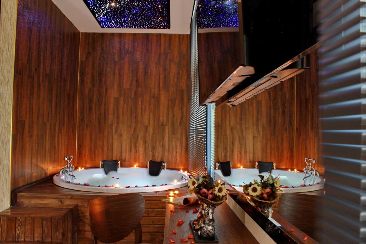 King Suite Spa Bath,1298893537:JPEG