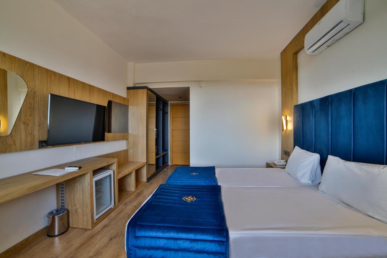 Double or Twin Room with City View