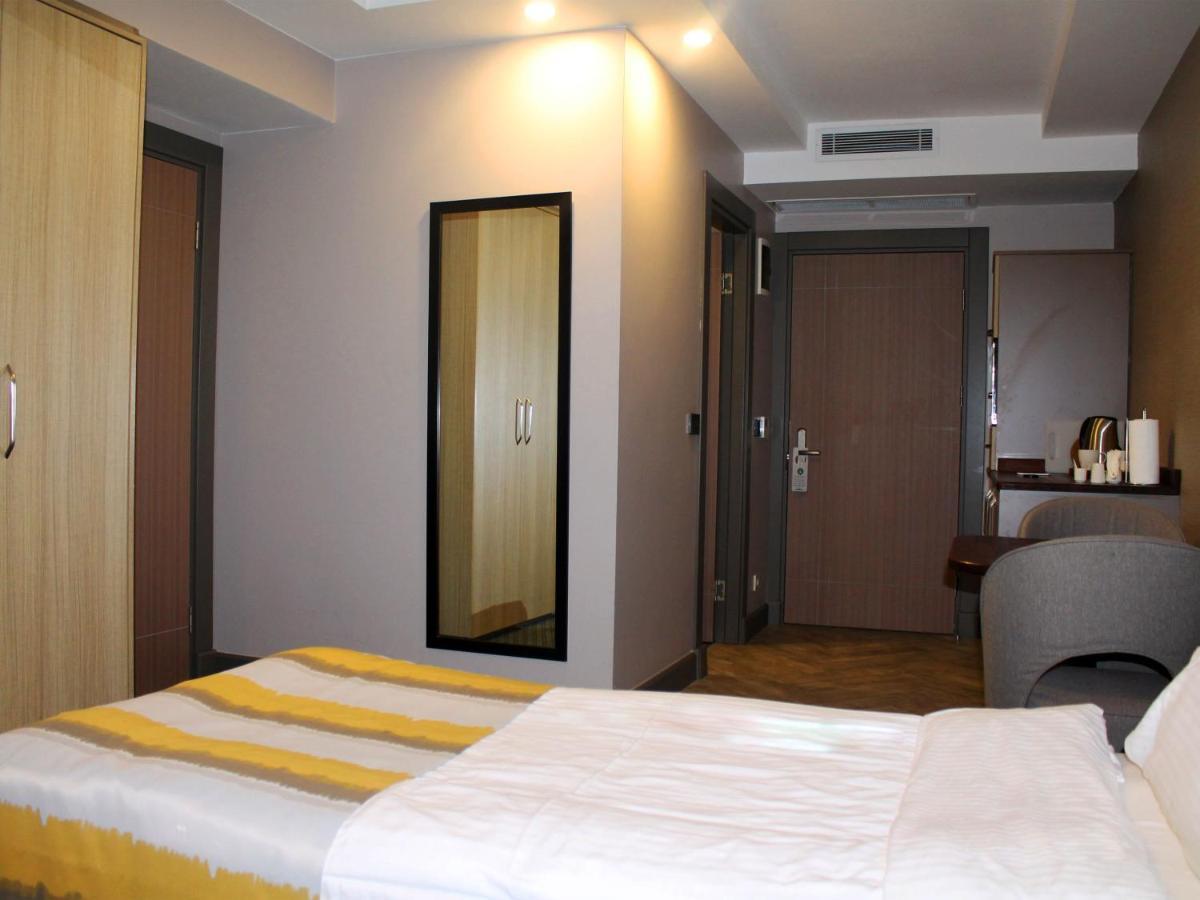 Economy Double Room Small Window
