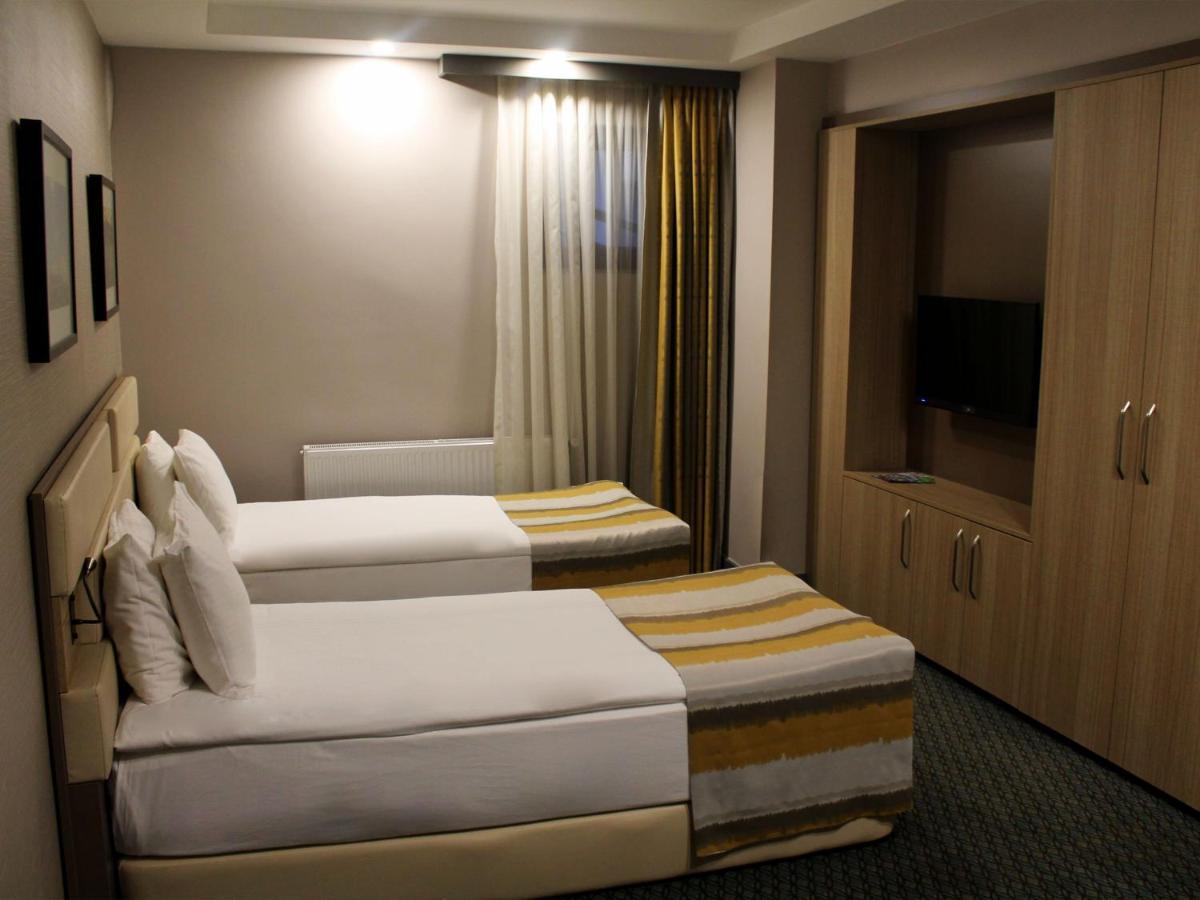 Economy Double Room Small Window