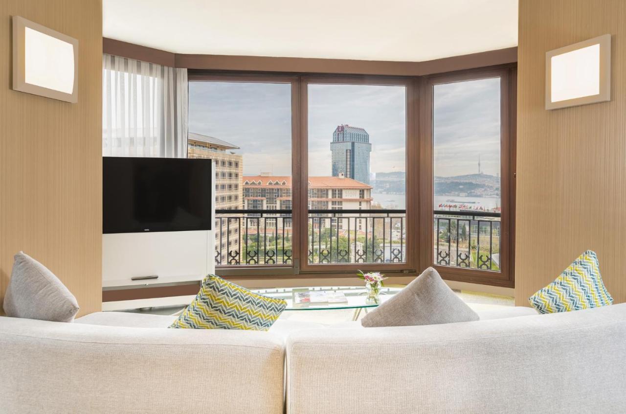 Executive Senior Suite Lounge Access