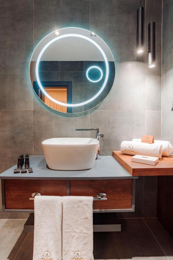 King Suite with Spa Bath,1365244400:JPEG