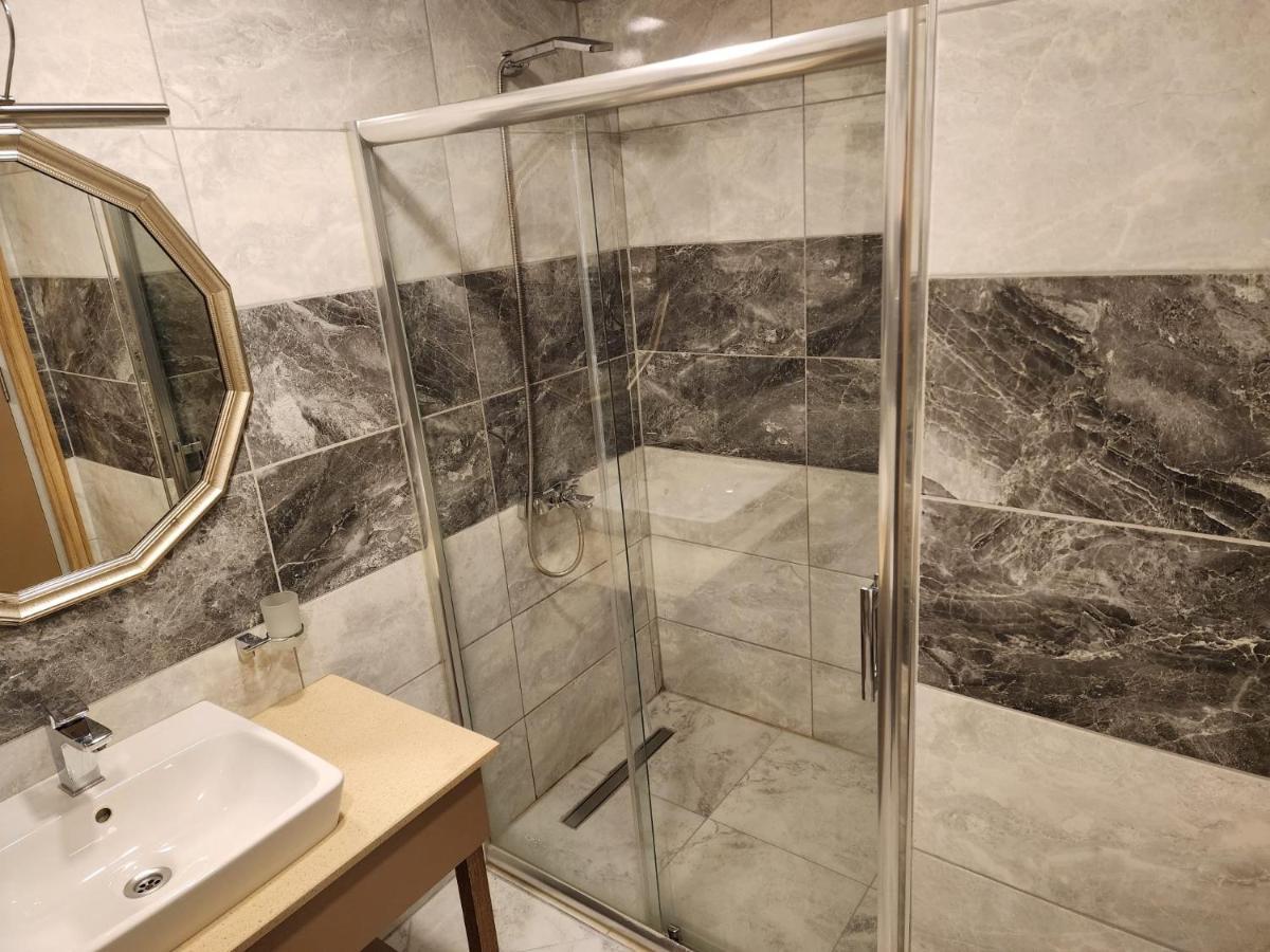 Family Room,1370813390:JPEG