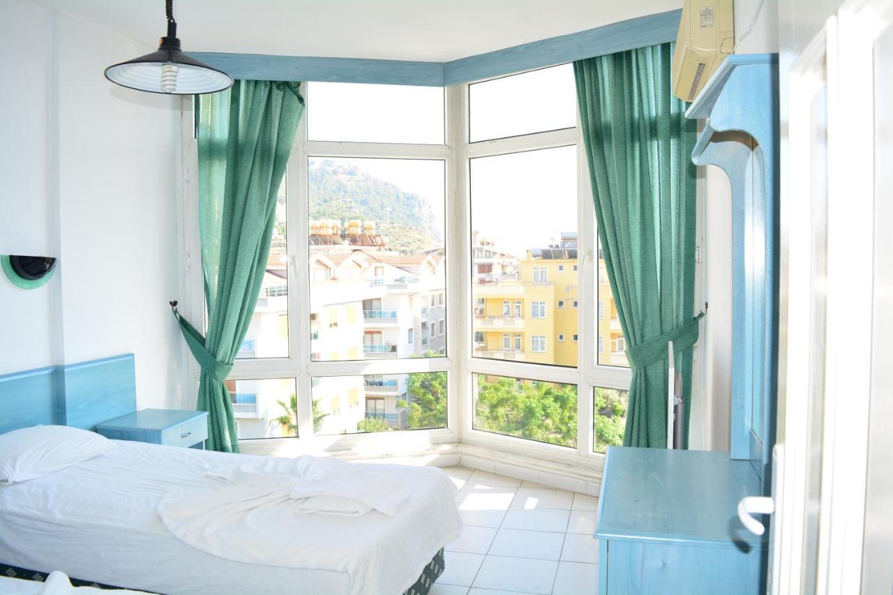 Apartment with Pool View