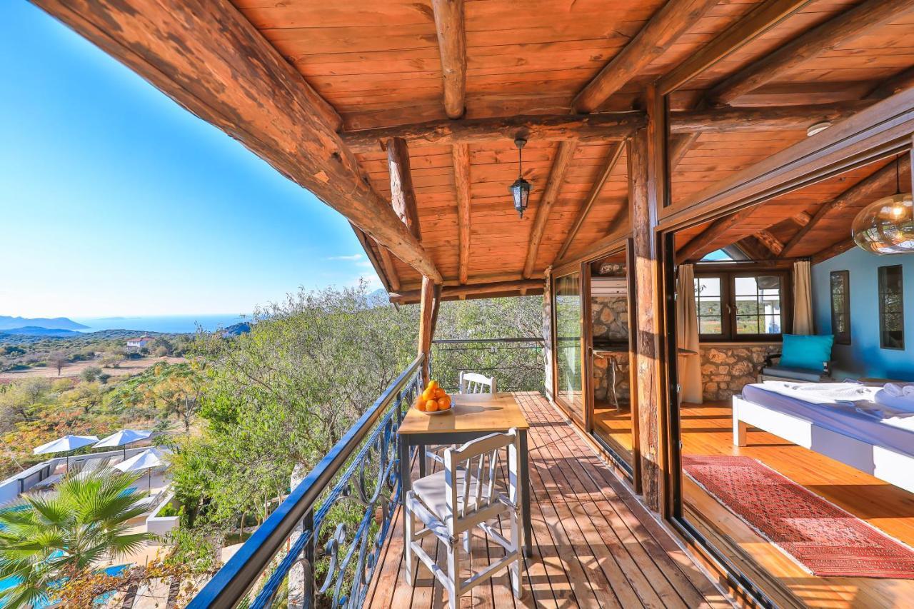 Deluxe Double Room with Balcony and Sea View,1377704429:JPEG