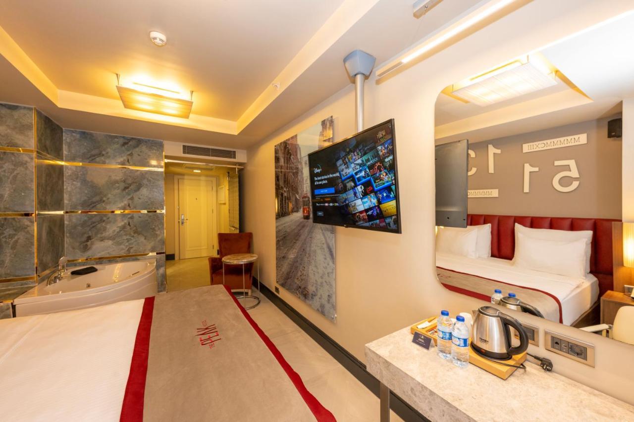 Deluxe Room Jetted Tub with Balcony
