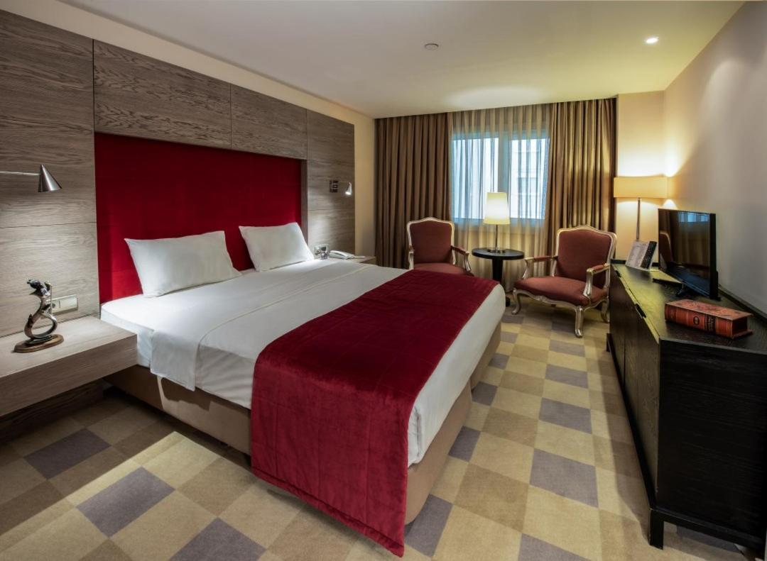 Suite,1395041162:JPEG