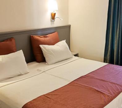 Double Room with Balcony (2 Adults + 1 Child)