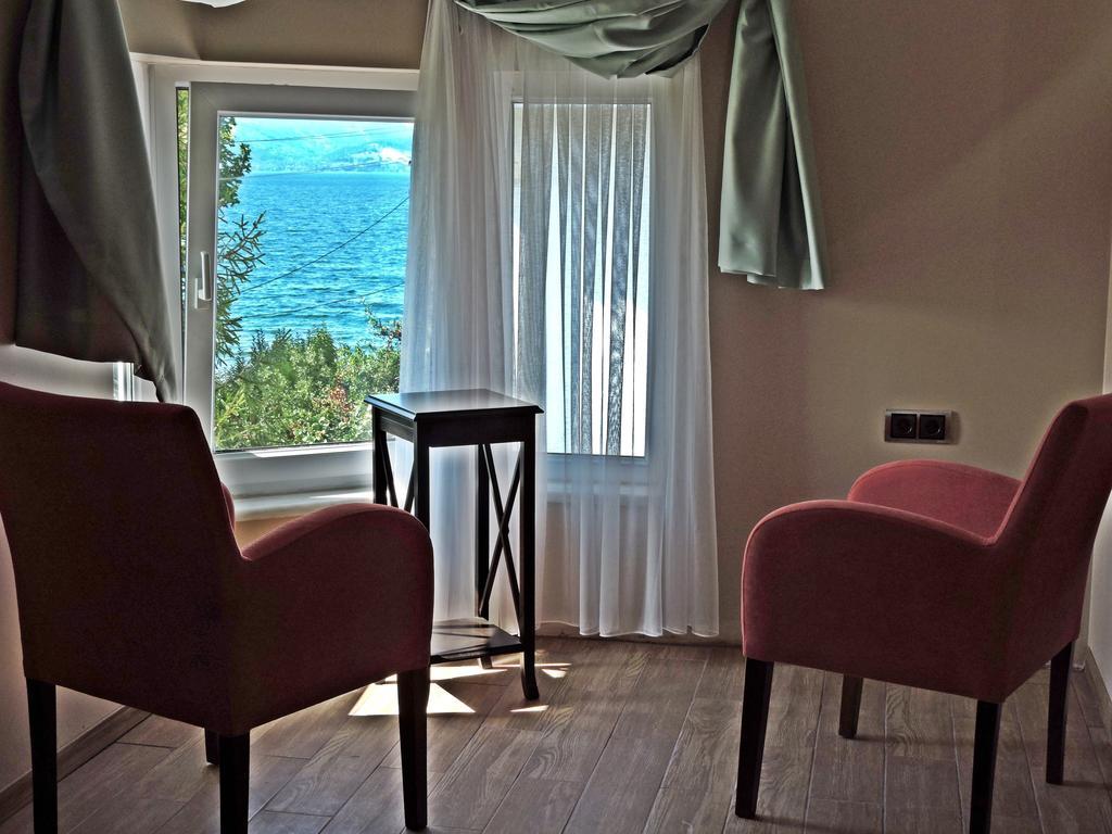 Deluxe Çift Kişilik Oda - Kısmi Göl Manzaralı