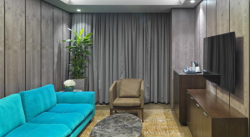 King Suite with Balcony,176230356:JPEG