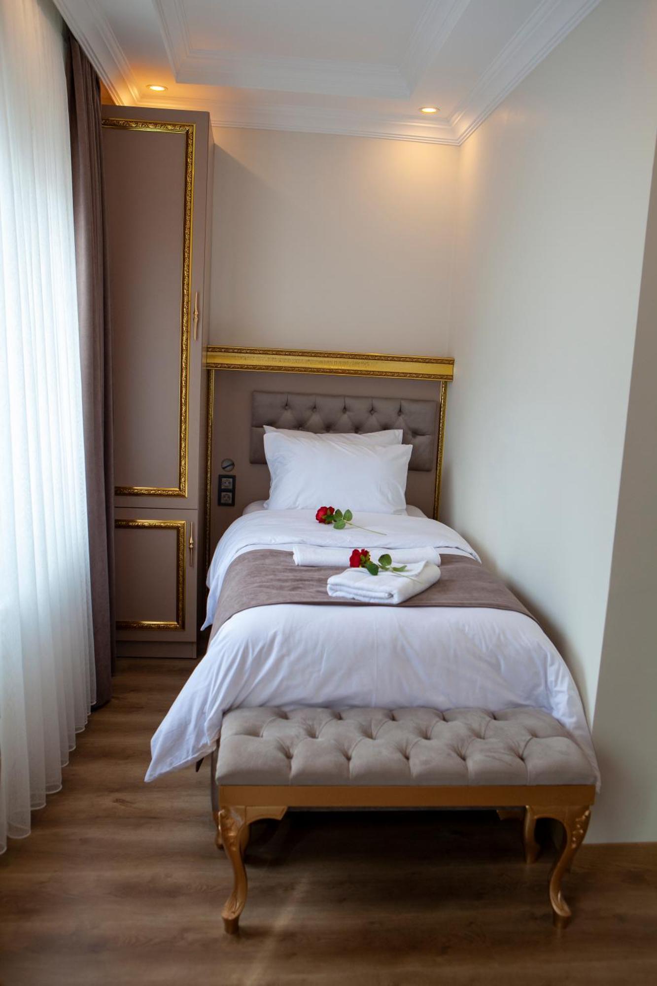 Large Single Room,1480647989:JPEG