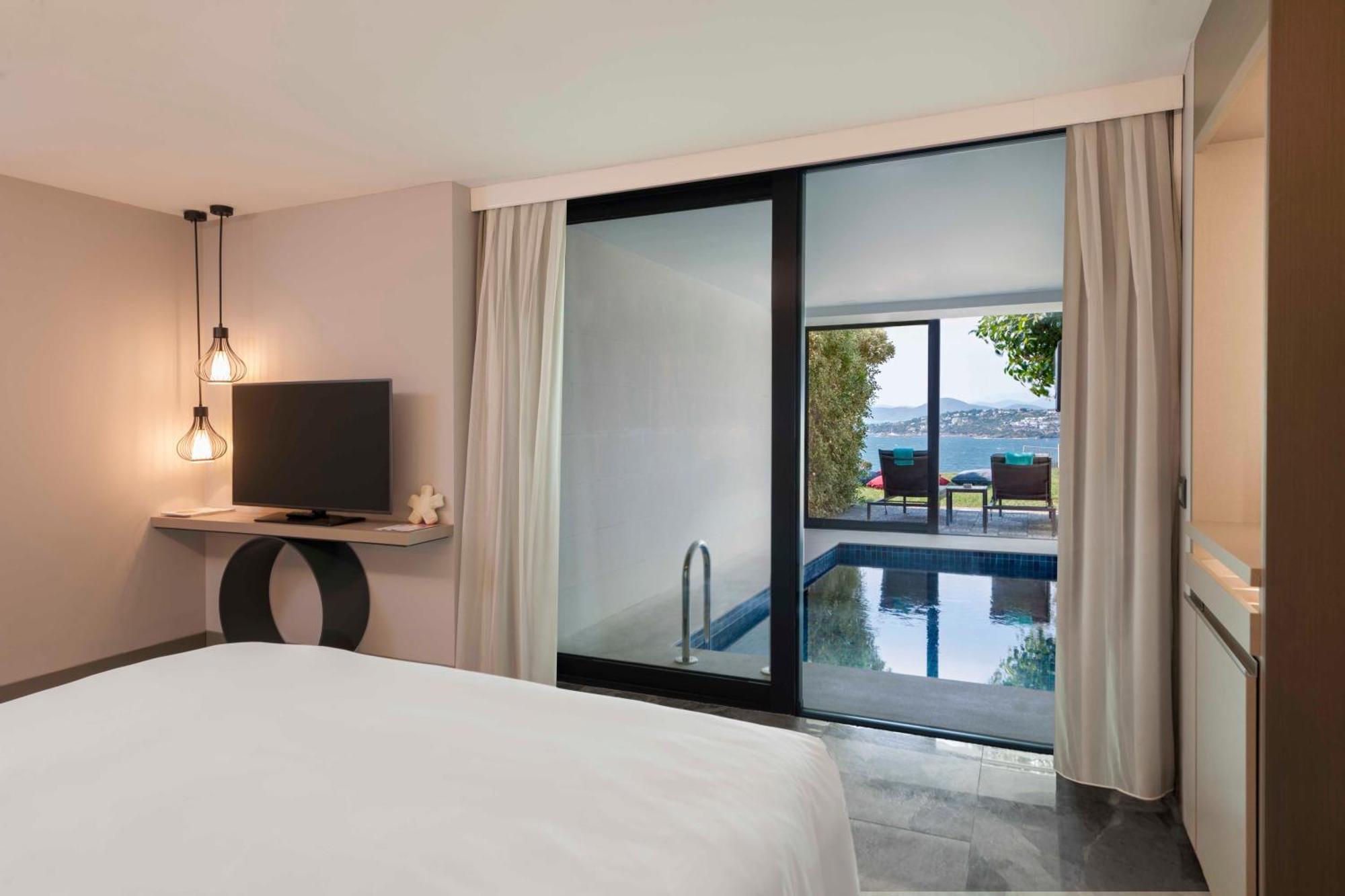 Suite 1 Chambre avec Lit King-Size et Piscine Intérieure - Vue sur Mer