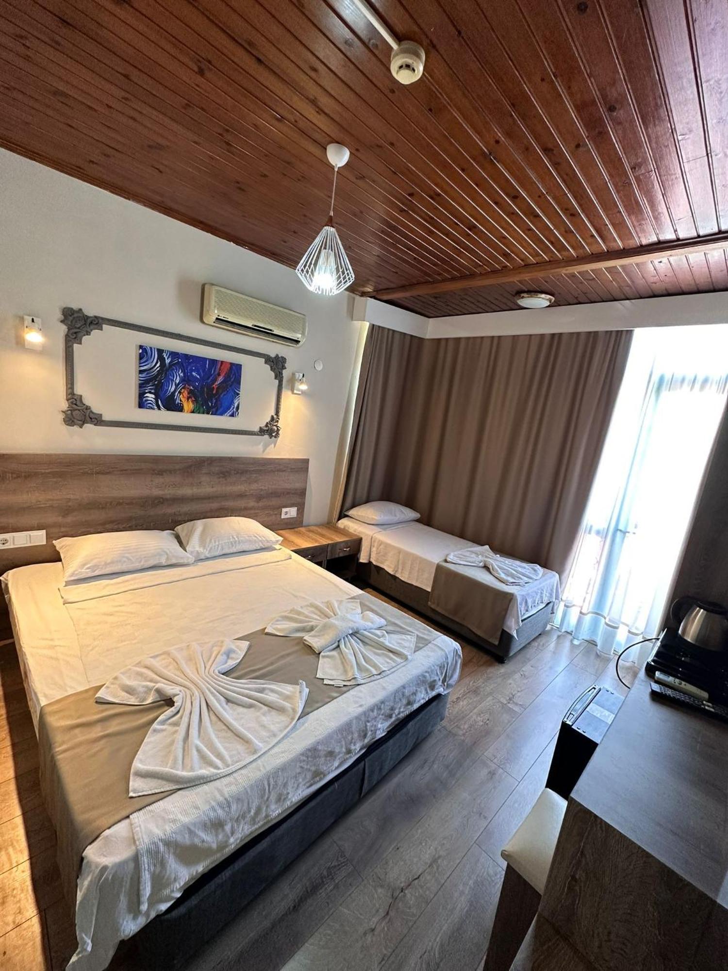 Dreibettzimmer mit Balkon