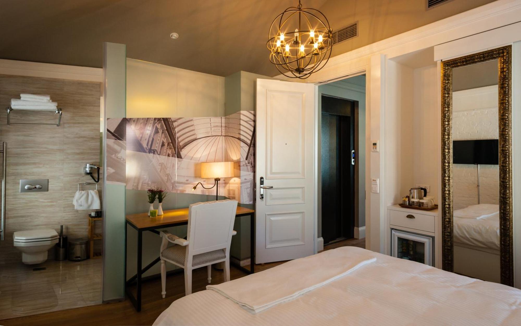 Deluxe Suite