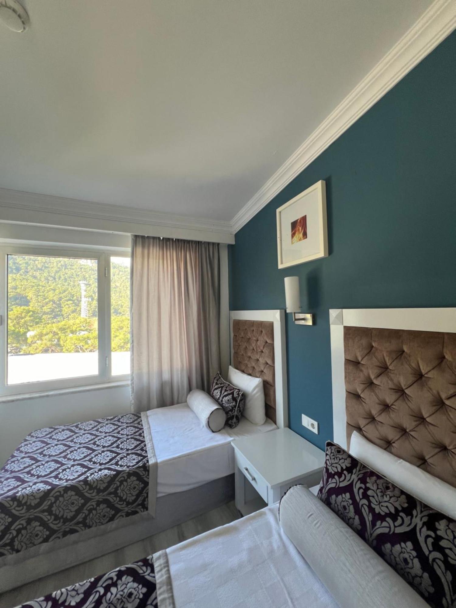 Family Room,1523036317:JPEG