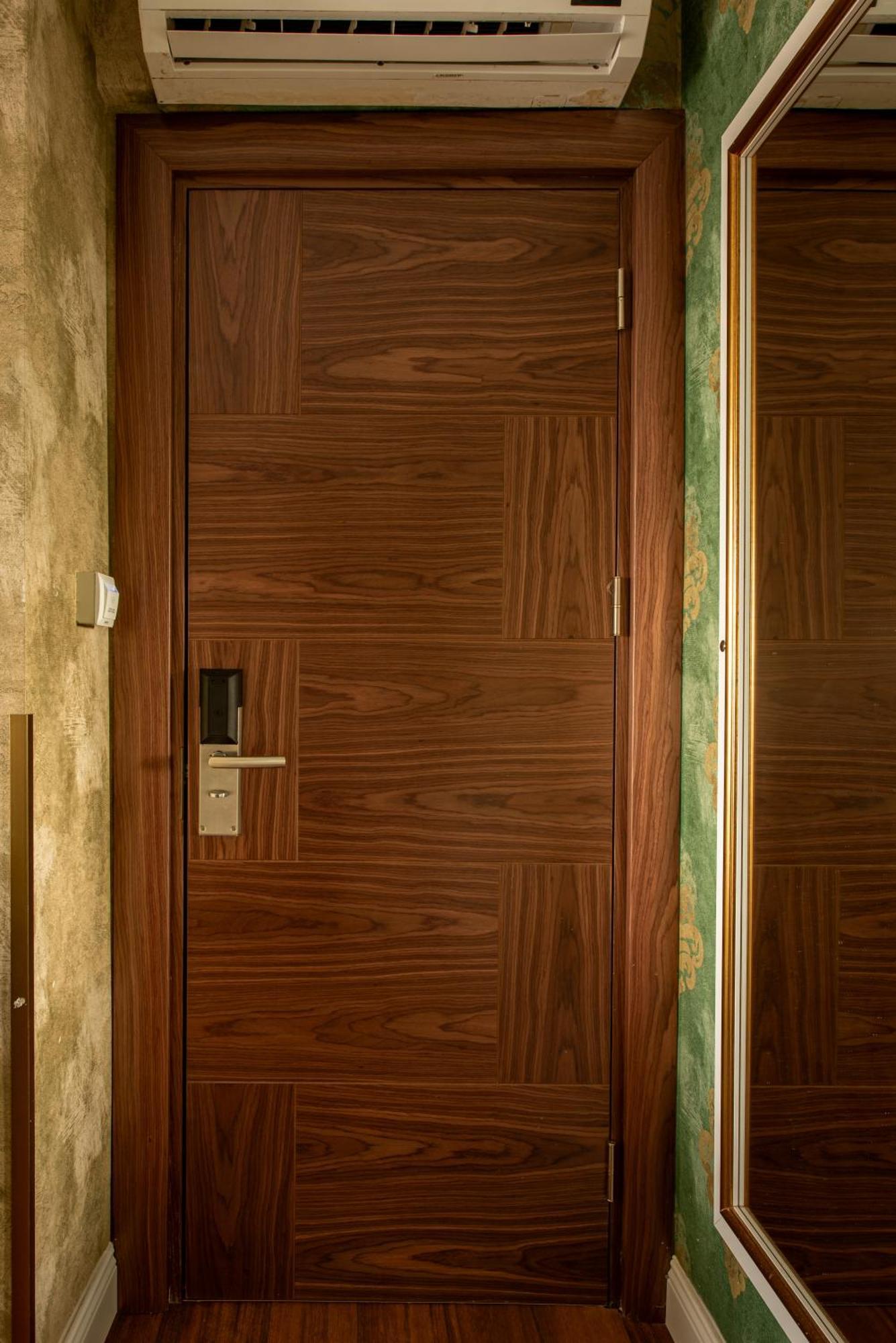 King Room,1525870414:JPEG