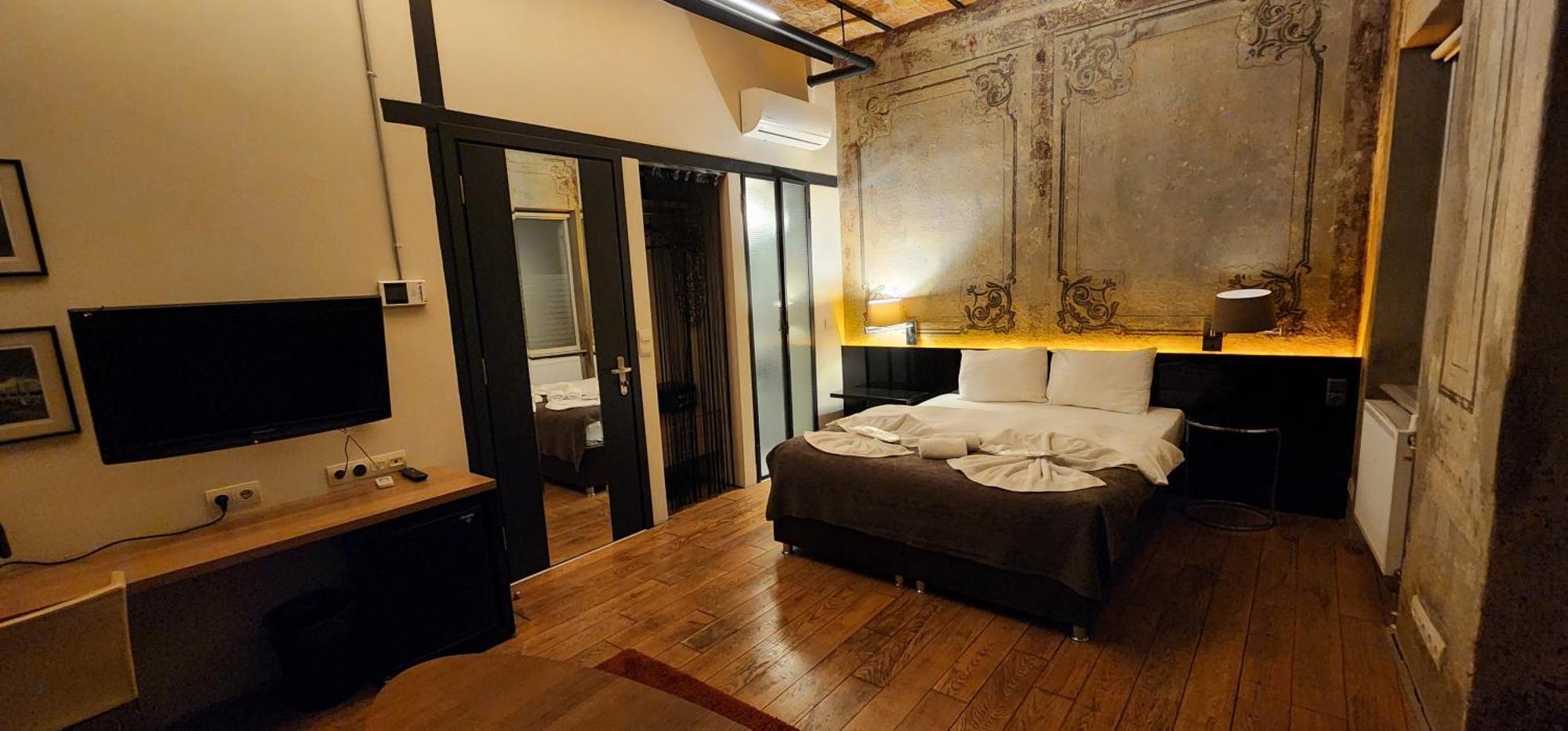 Queen Room