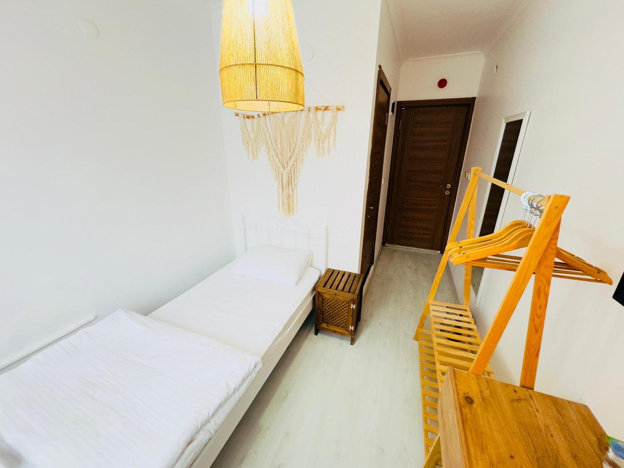 Single Room,1529761906:JPEG