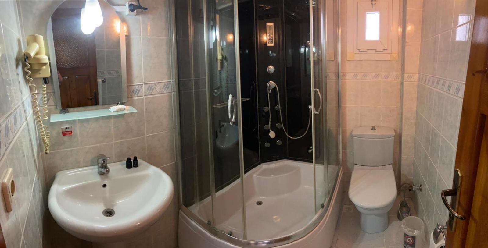 Family Room,1530412198:JPEG