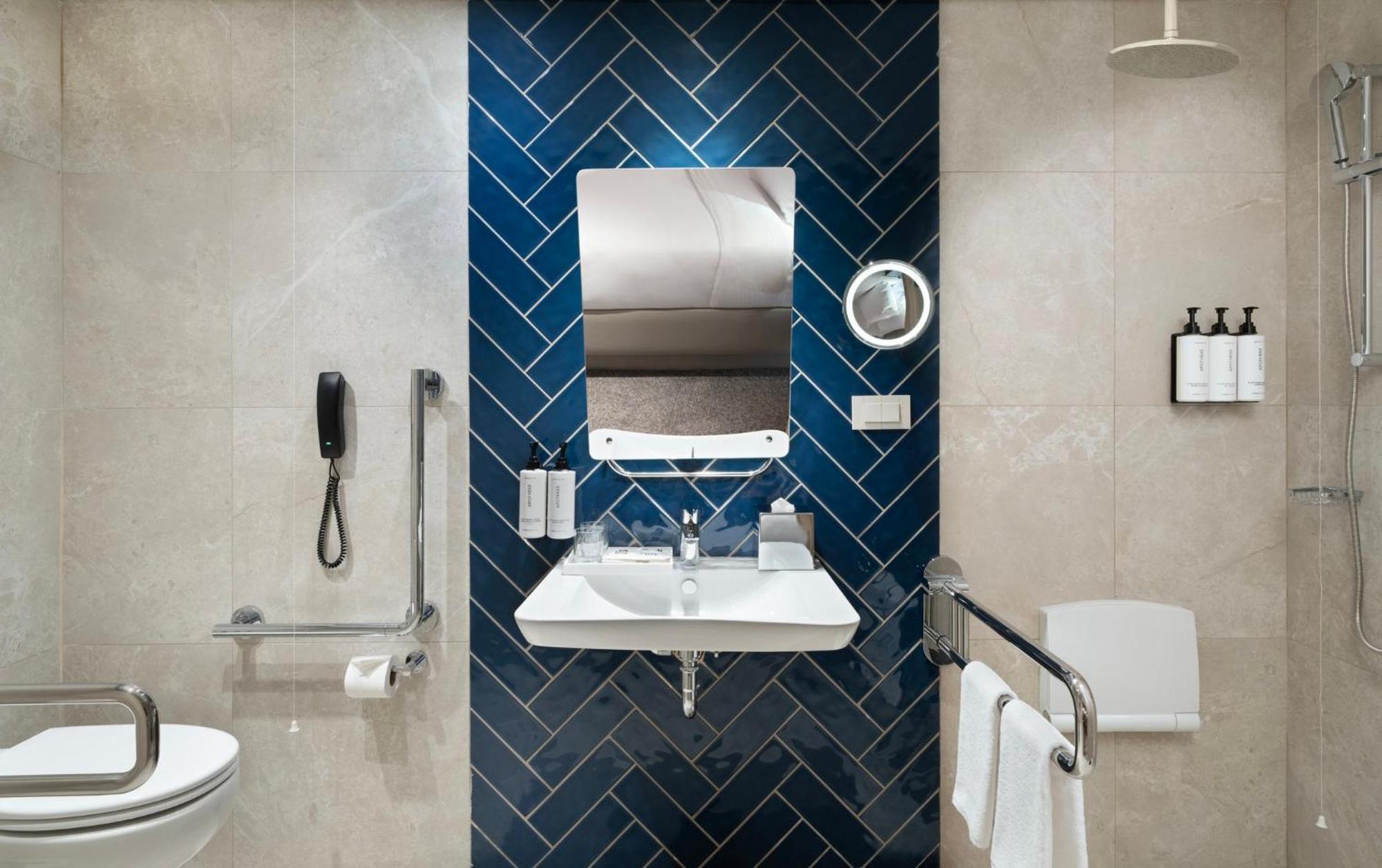 Premium Queen Room Accessible
