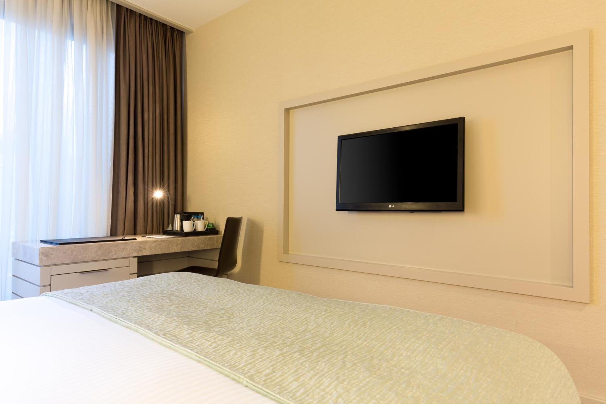 Habitación con 1 cama extragrande y vistas al Bósforo