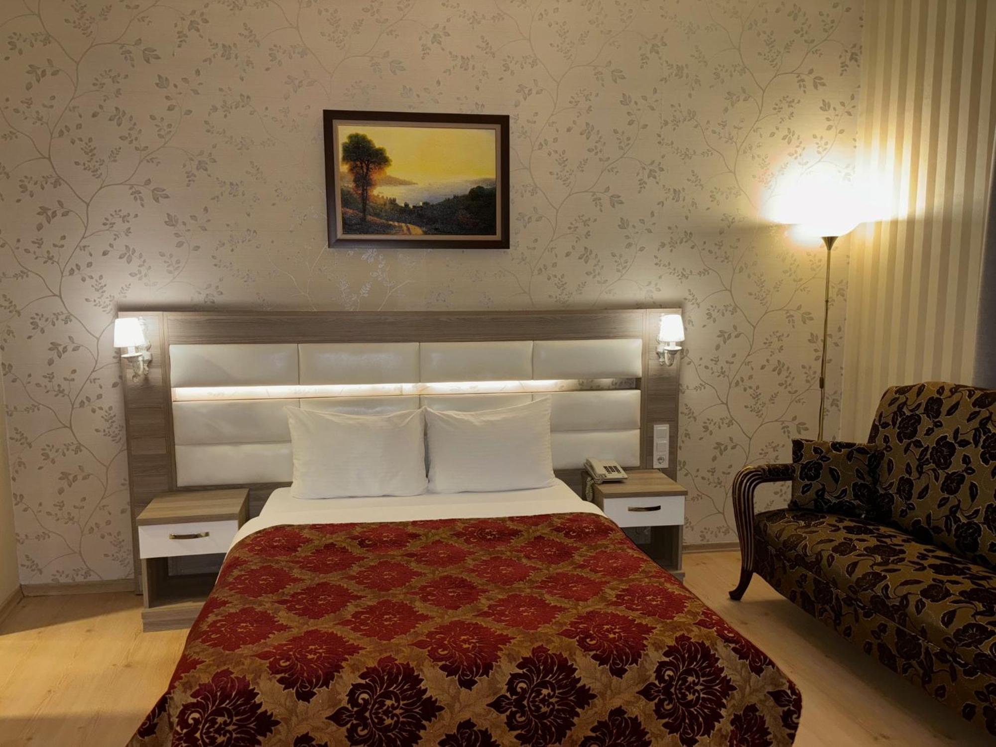 Standard Queen Room