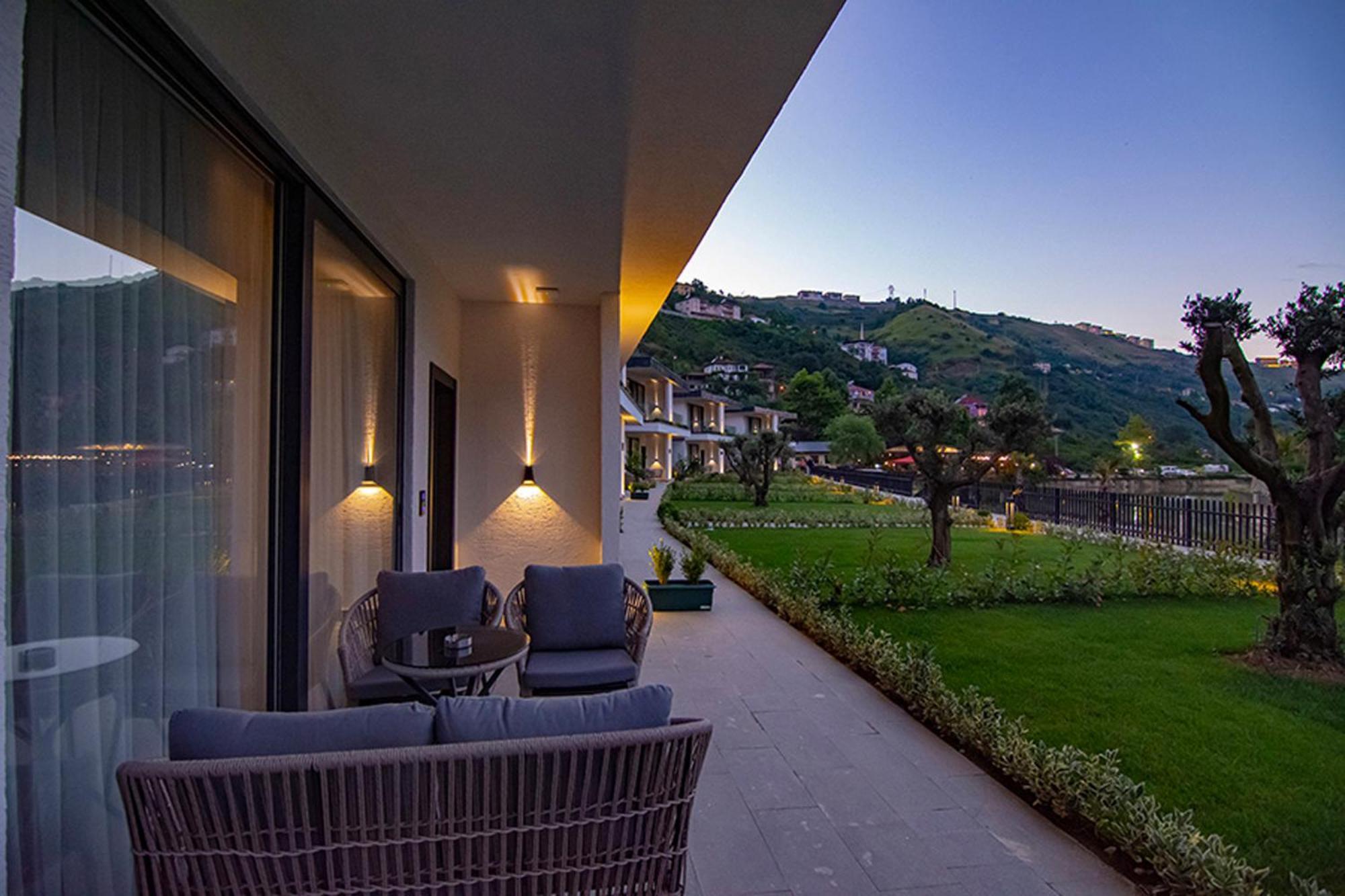 Suite with Lake View,1546291654:JPEG