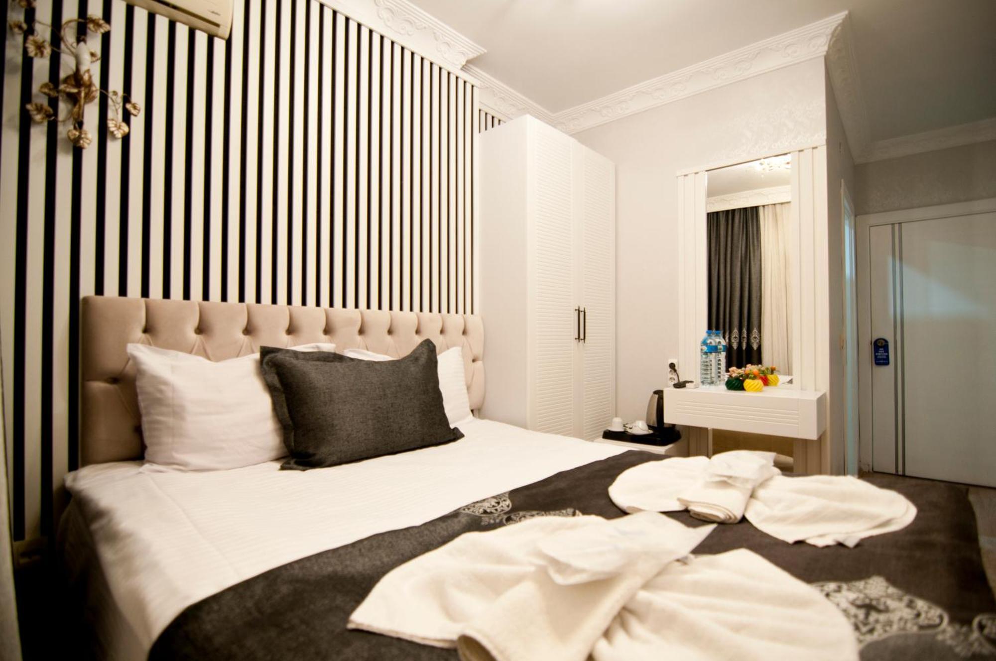 Quarto Duplo Econômico com Varanda (Andar Inferior)