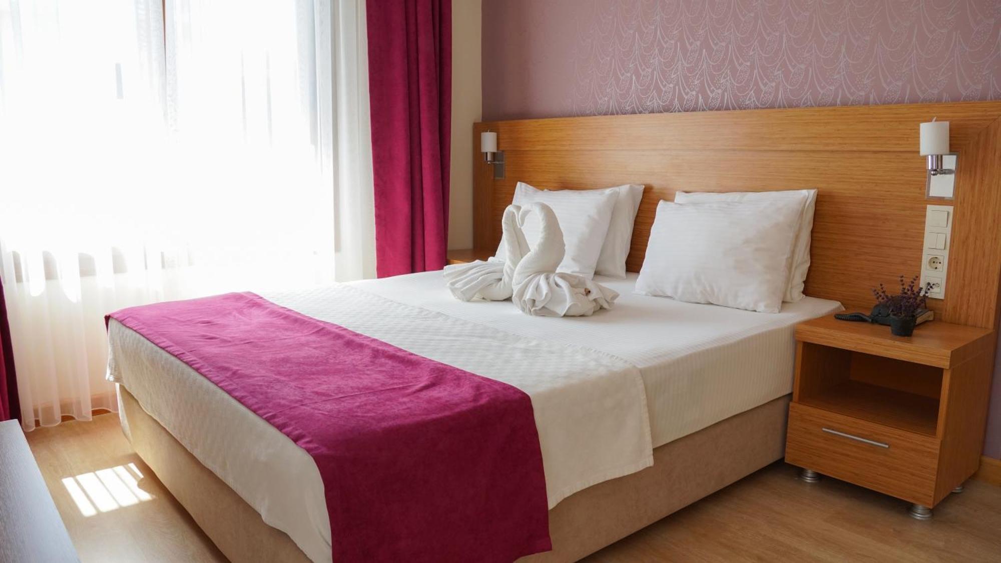 Double Room with Garden View,1537371925:JPEG