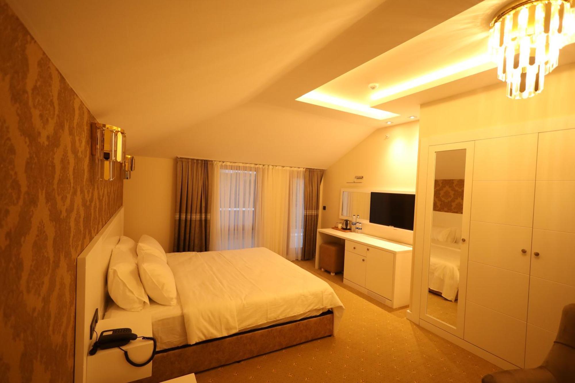 King Suite Spa Bath,1537647346:JPEG