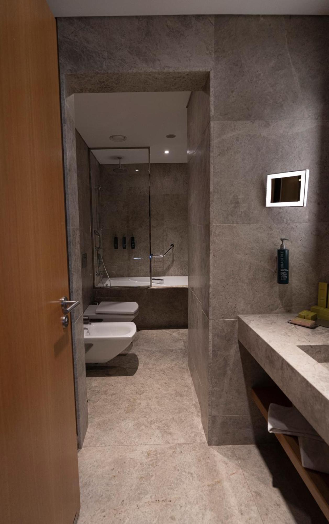 Premium King Room with Lake View
