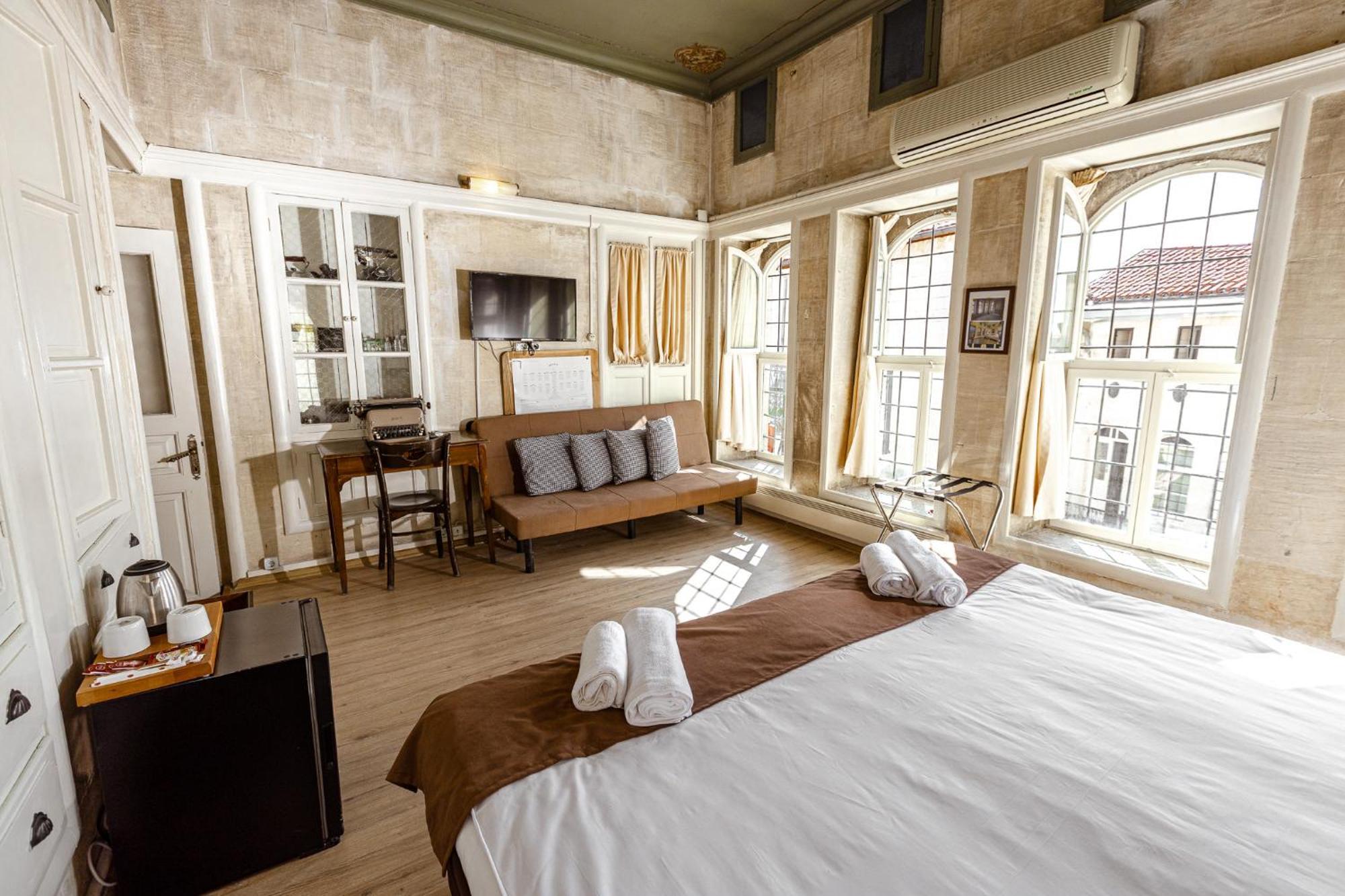 Double Room,1588119420:JPEG