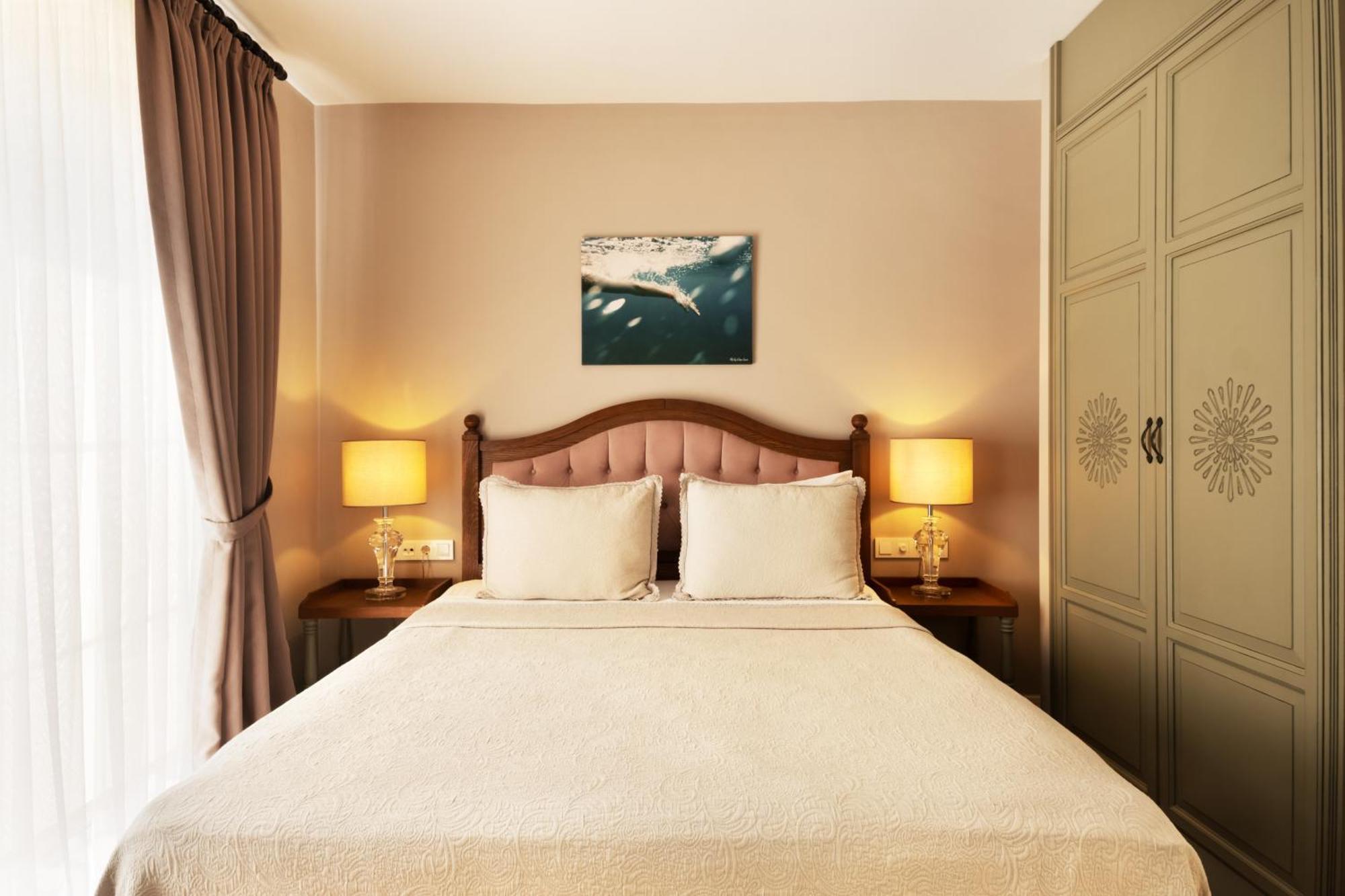 Deluxe Double Room with Balcony,1542779038:JPEG