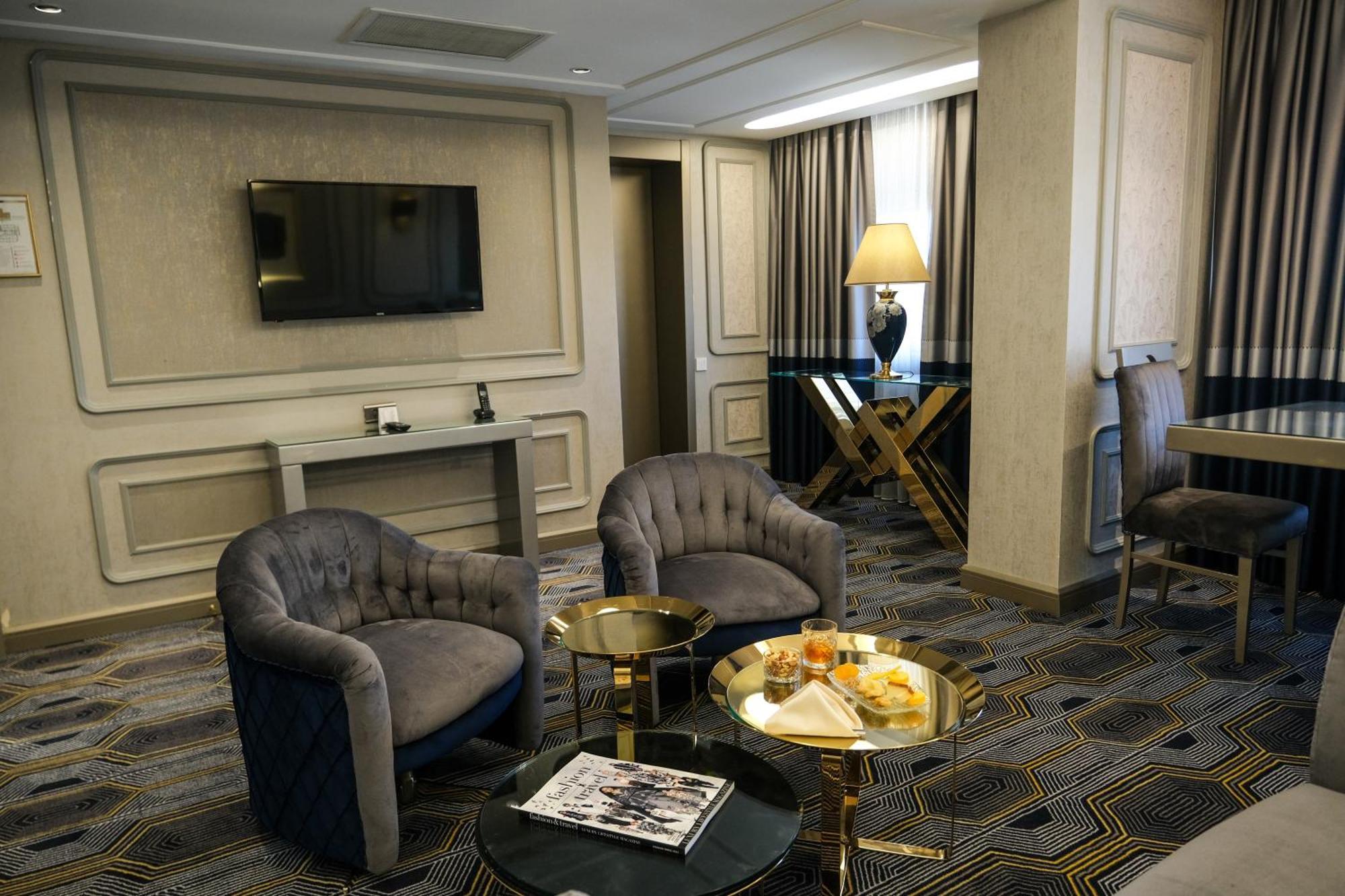 Deluxe King Suite,1543596412:JPEG