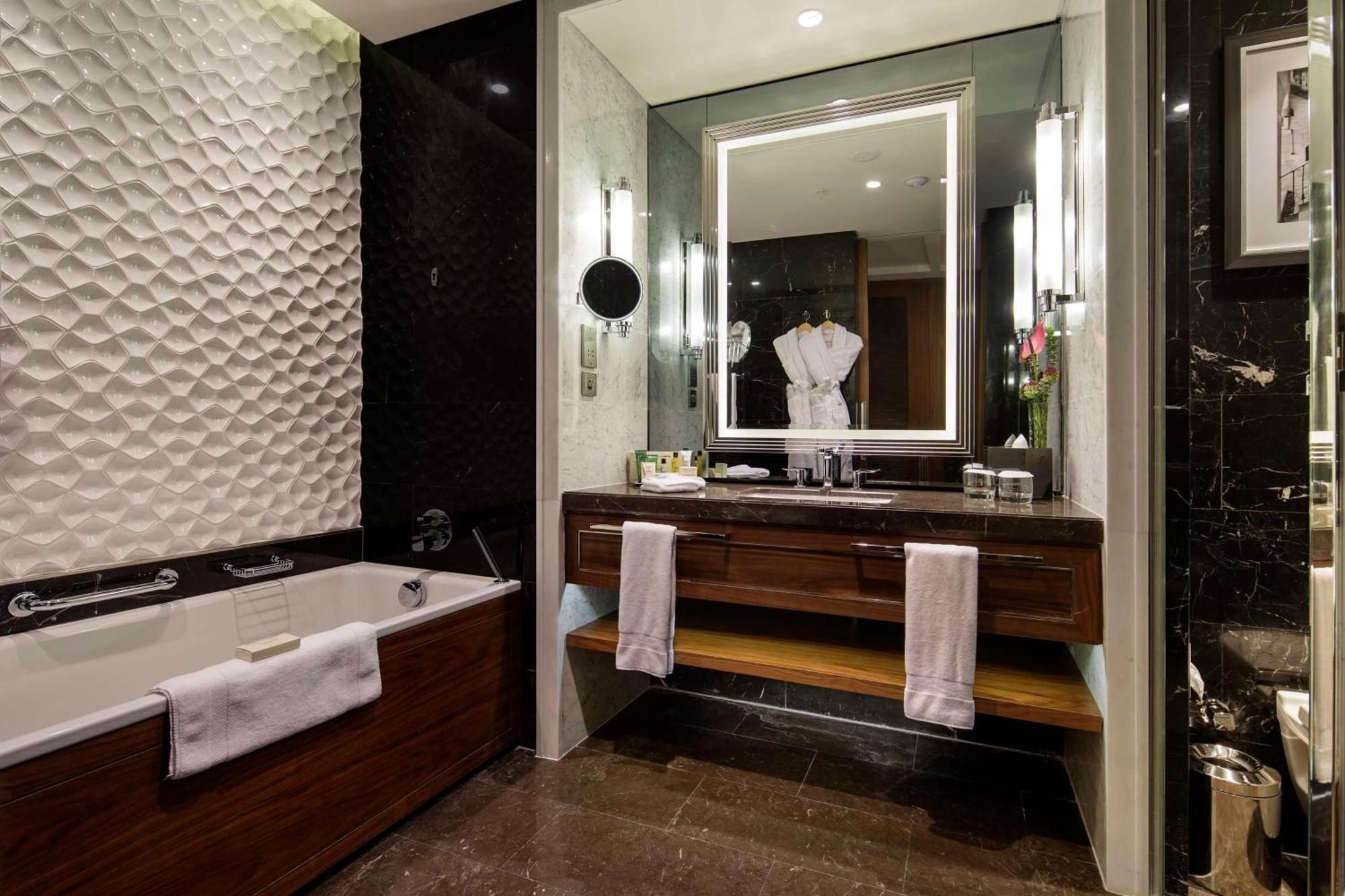 Habitación Executive con acceso al salón y cama extragrande