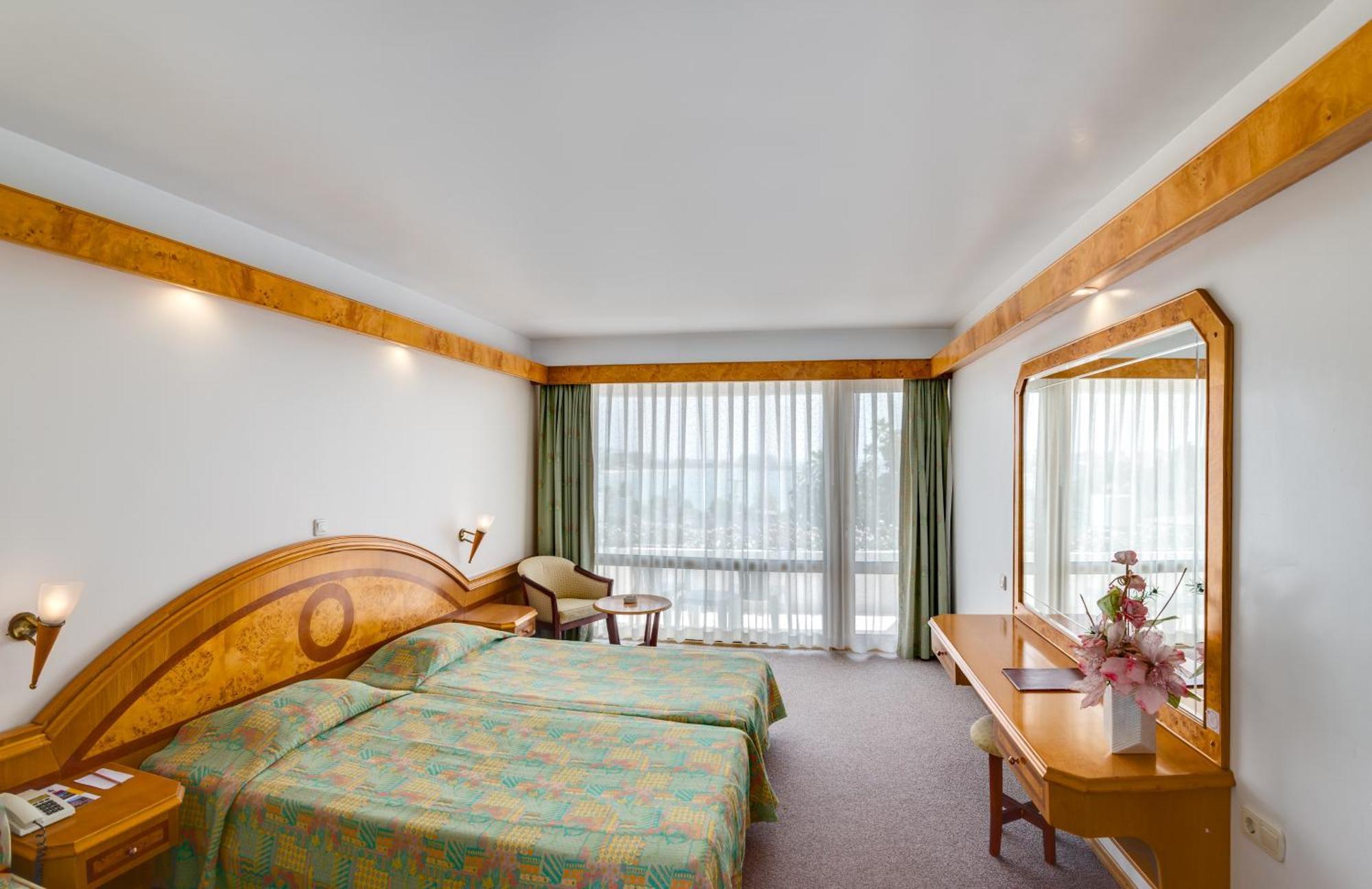 Double Room with Mountain View