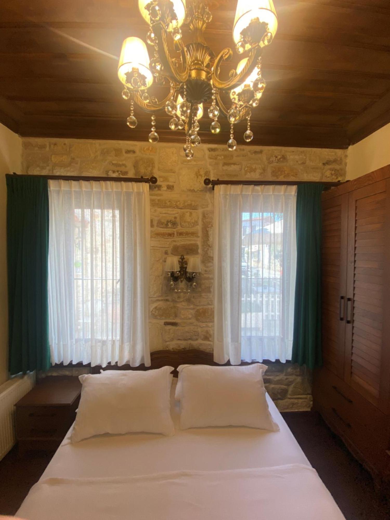 Small Double Room,1552923880:JPEG