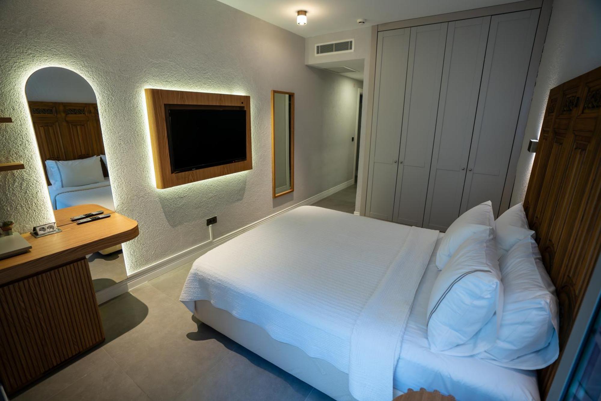 Double Room with Balcony - Basement,1555219762:JPEG