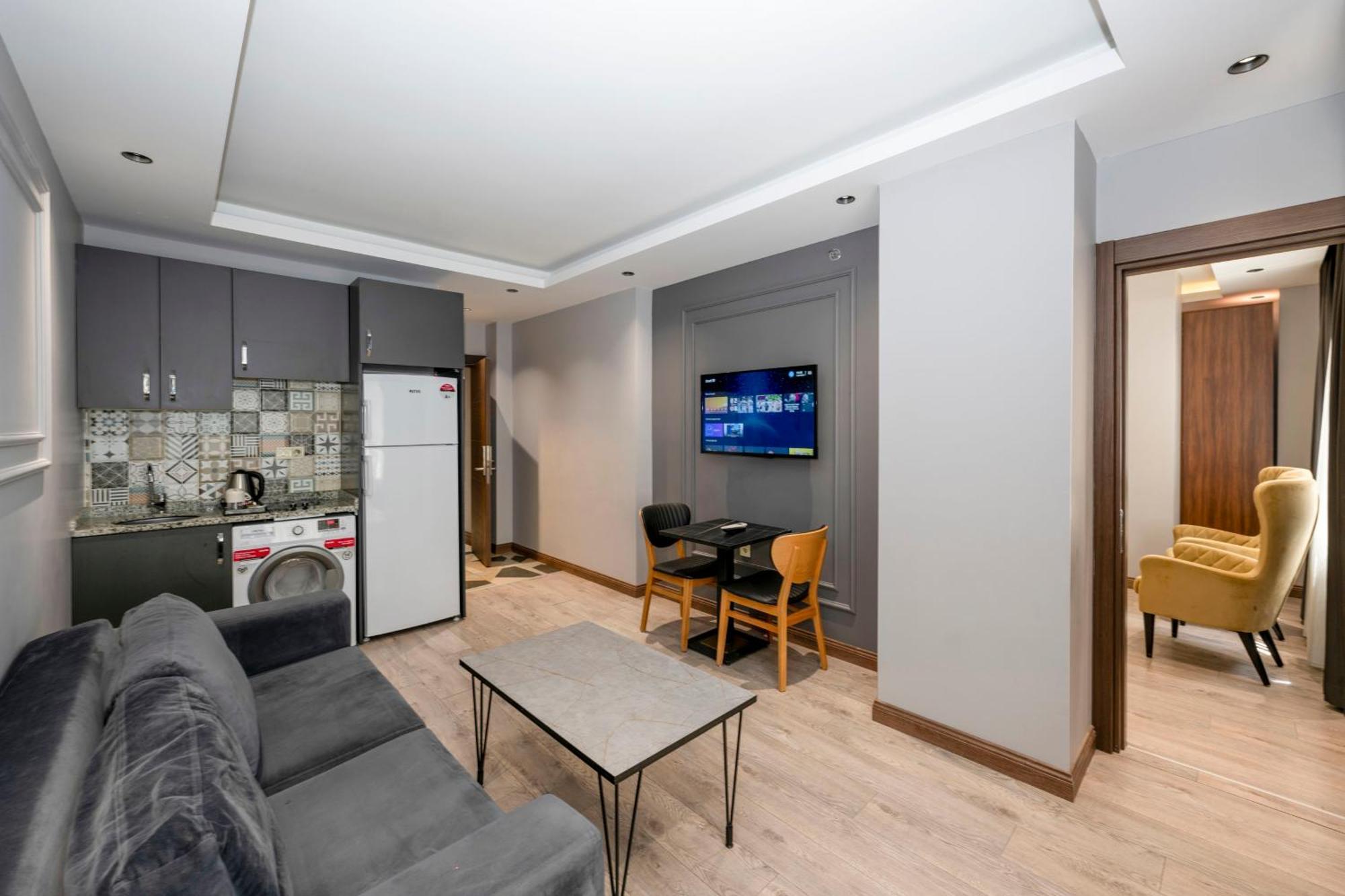Deluxe Quadruple Room,1555795813:JPEG