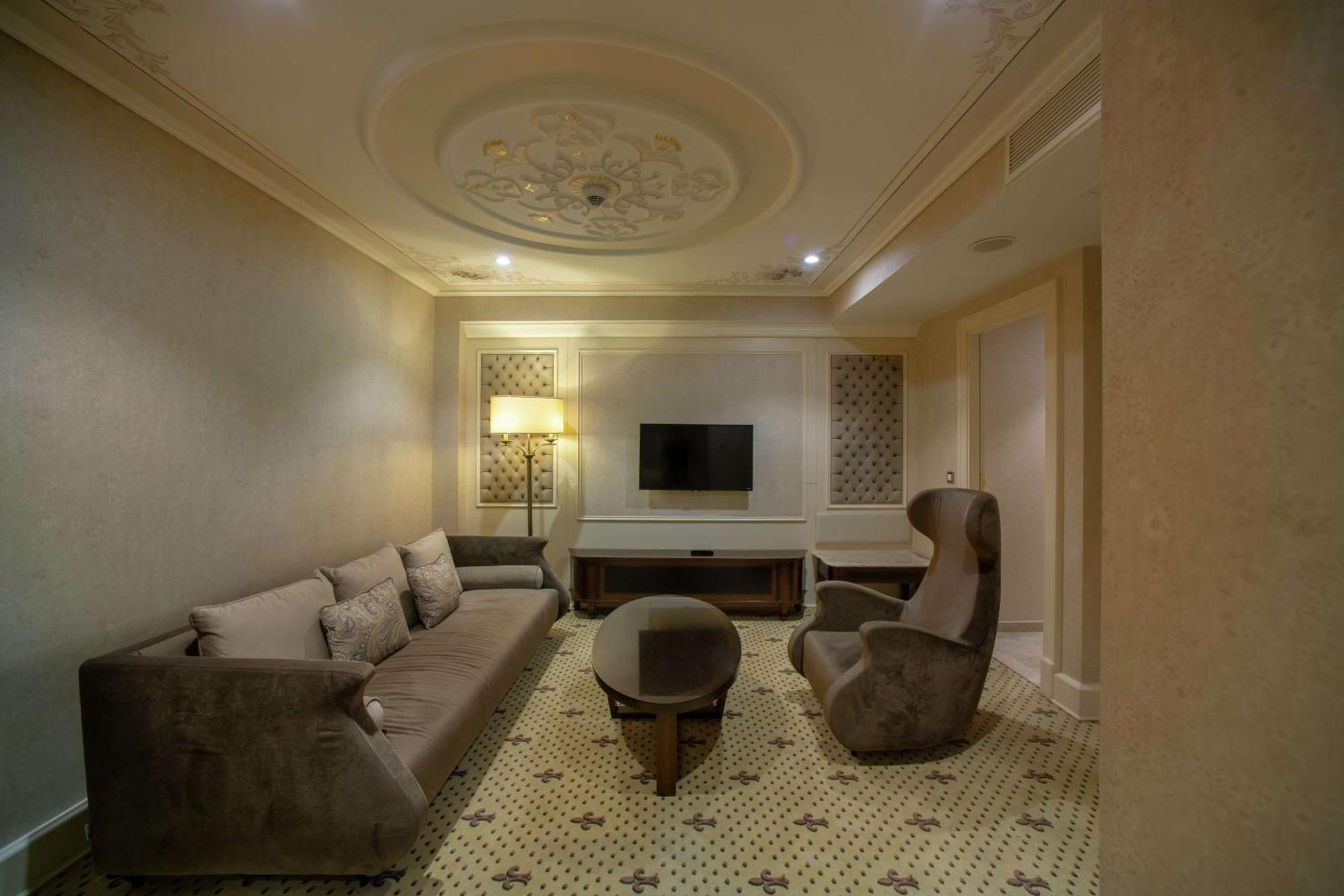 One-Bedroom King Suite