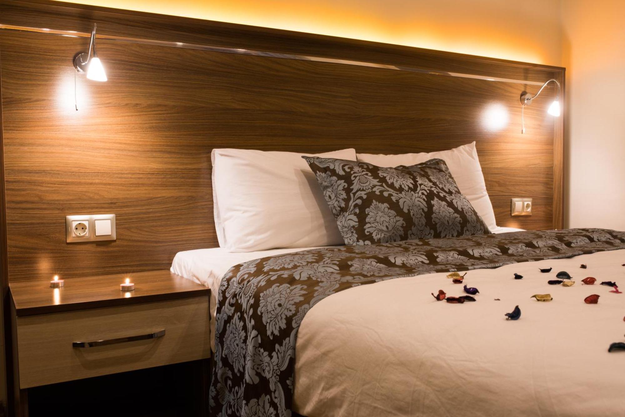 Double Room with Lake View,1561454548:JPEG