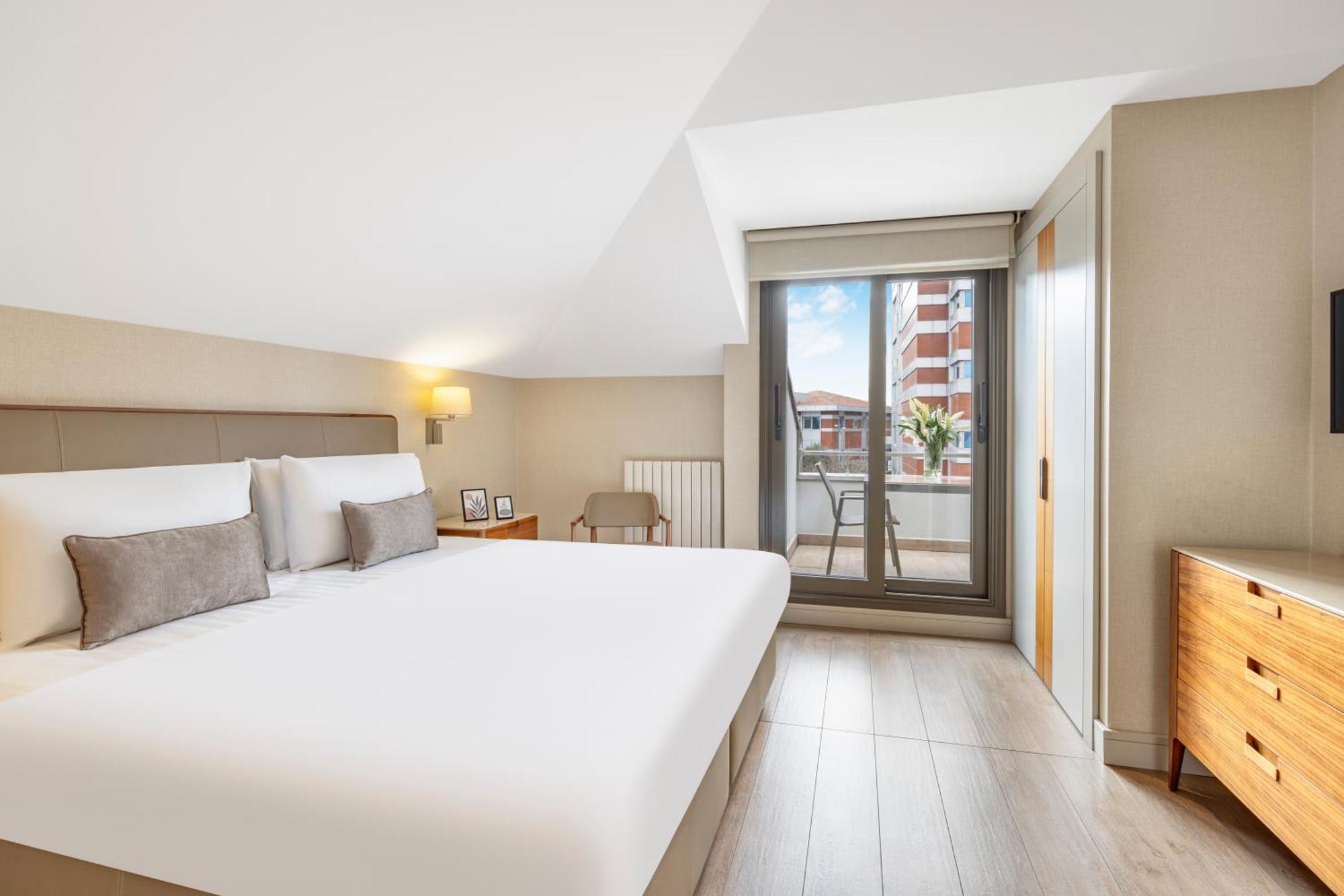 Connection Roof Suite