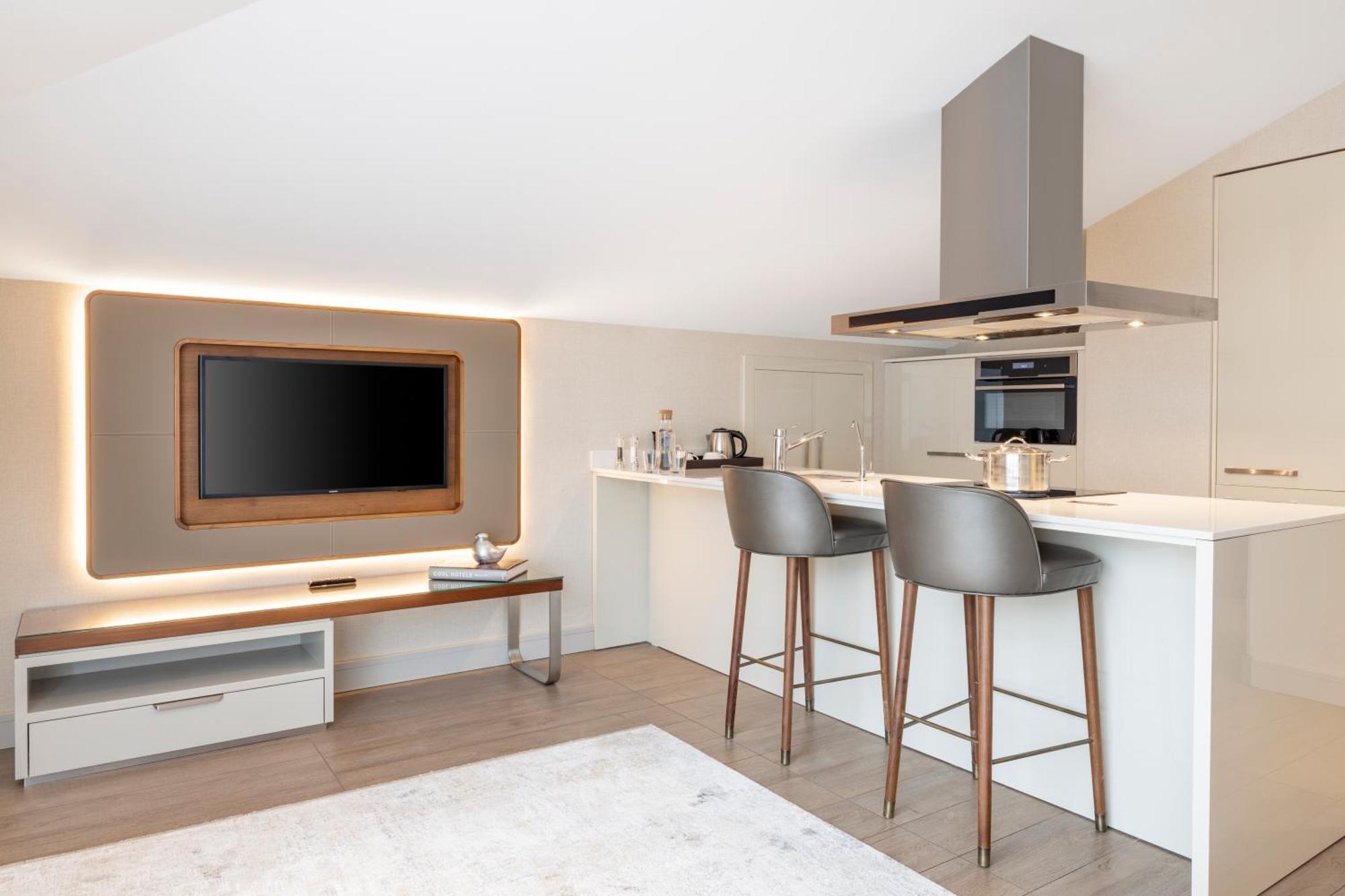 Connection Roof Suite