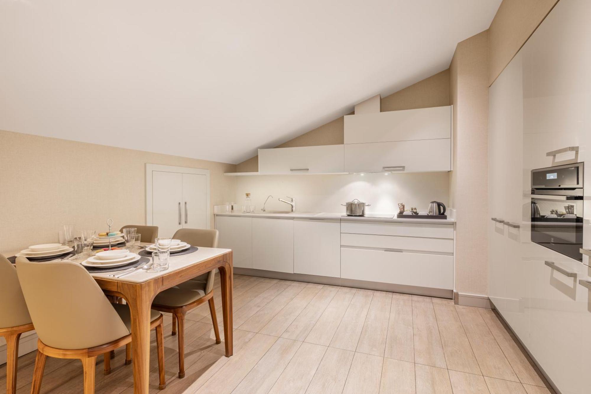 Connection Roof Suite