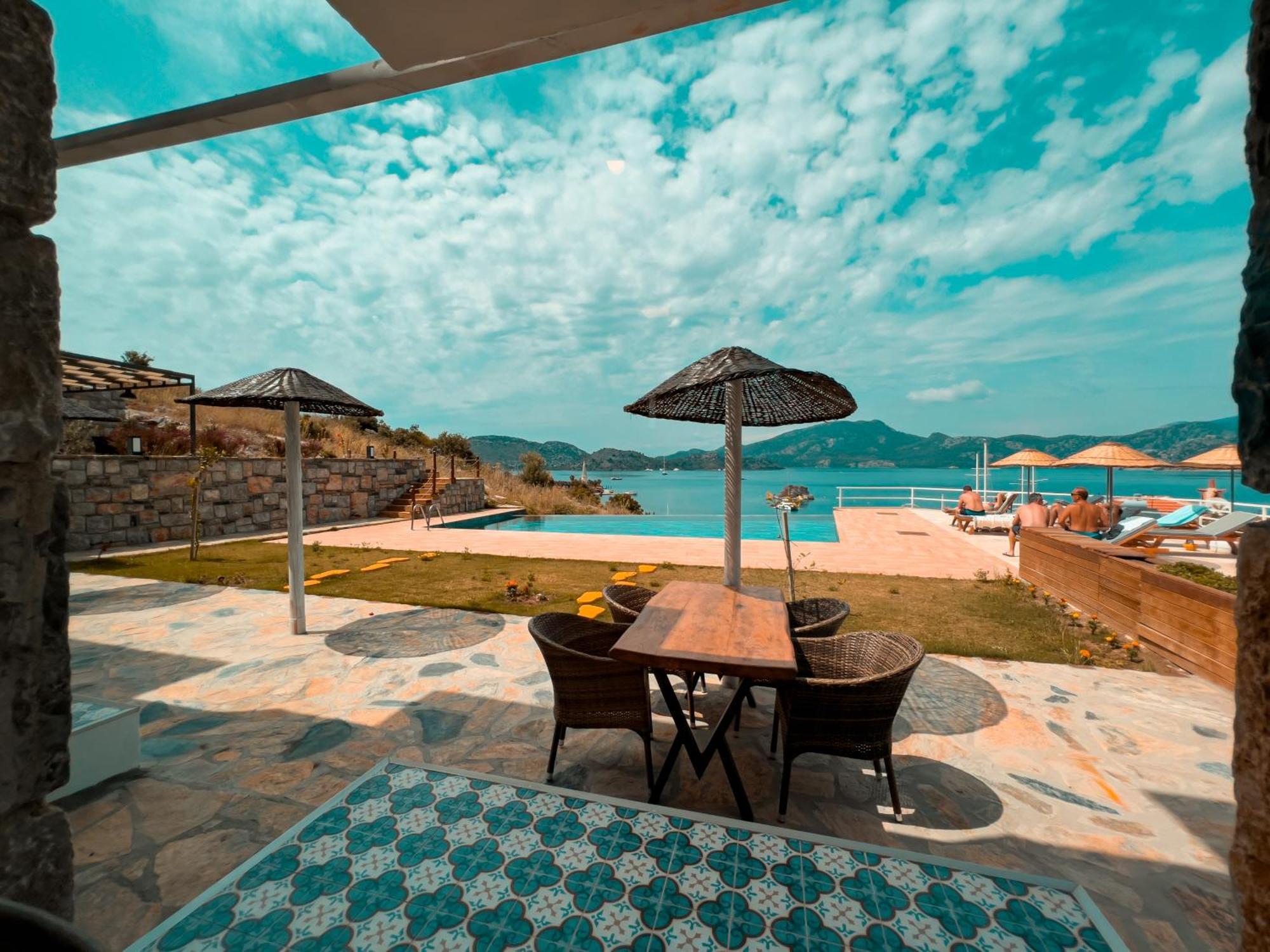 Family Room with Balcony,1651249477:JPEG